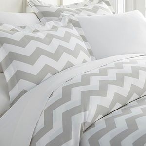 Ultra Soft 3 Piece Microfiber Duvet Cover Set - Gray Chevron New -King/Cal King